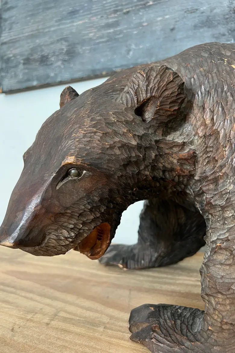 Ours en bois sculpté du Japon