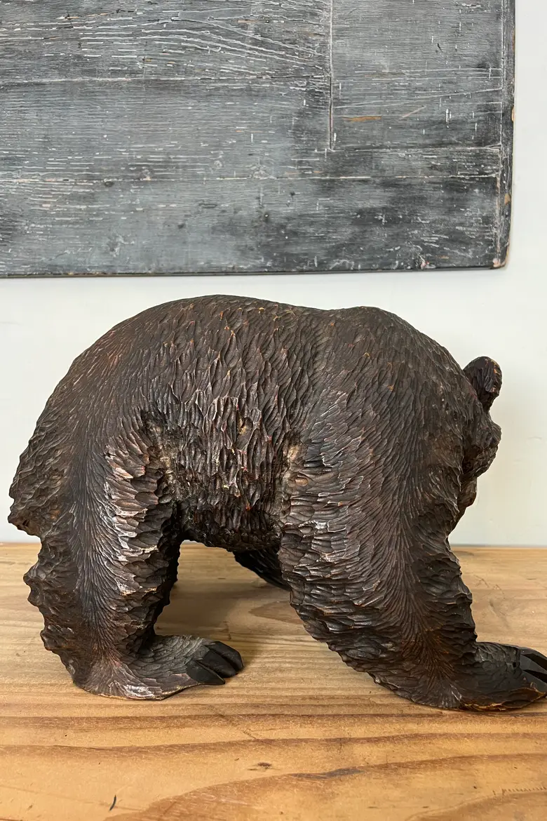 Ours en bois sculpté du Japon
