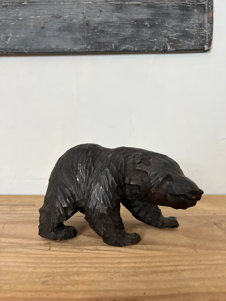 Ours en bois sculpté du Japon