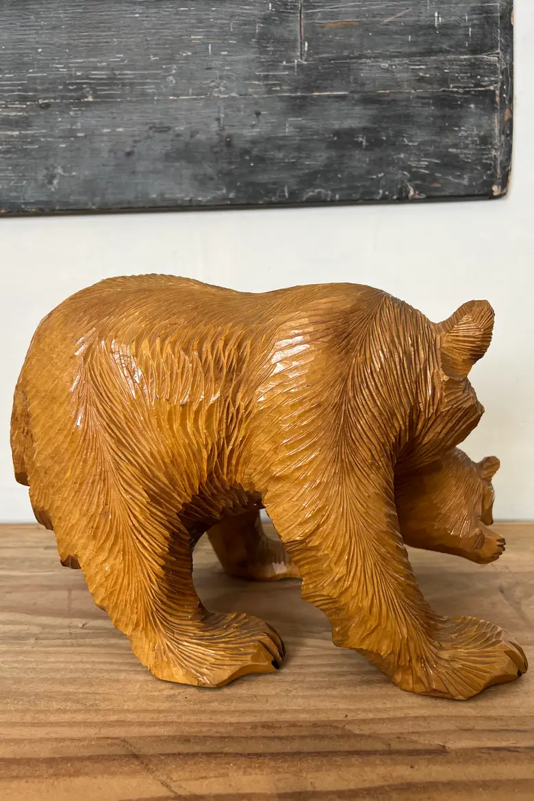 Ours en bois sculpté du Japon
