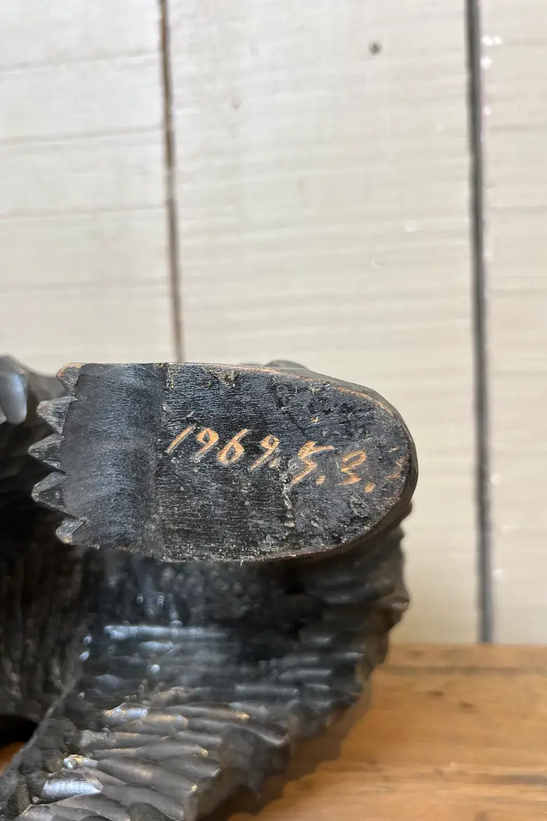 Ours japonais en bois sculpté
