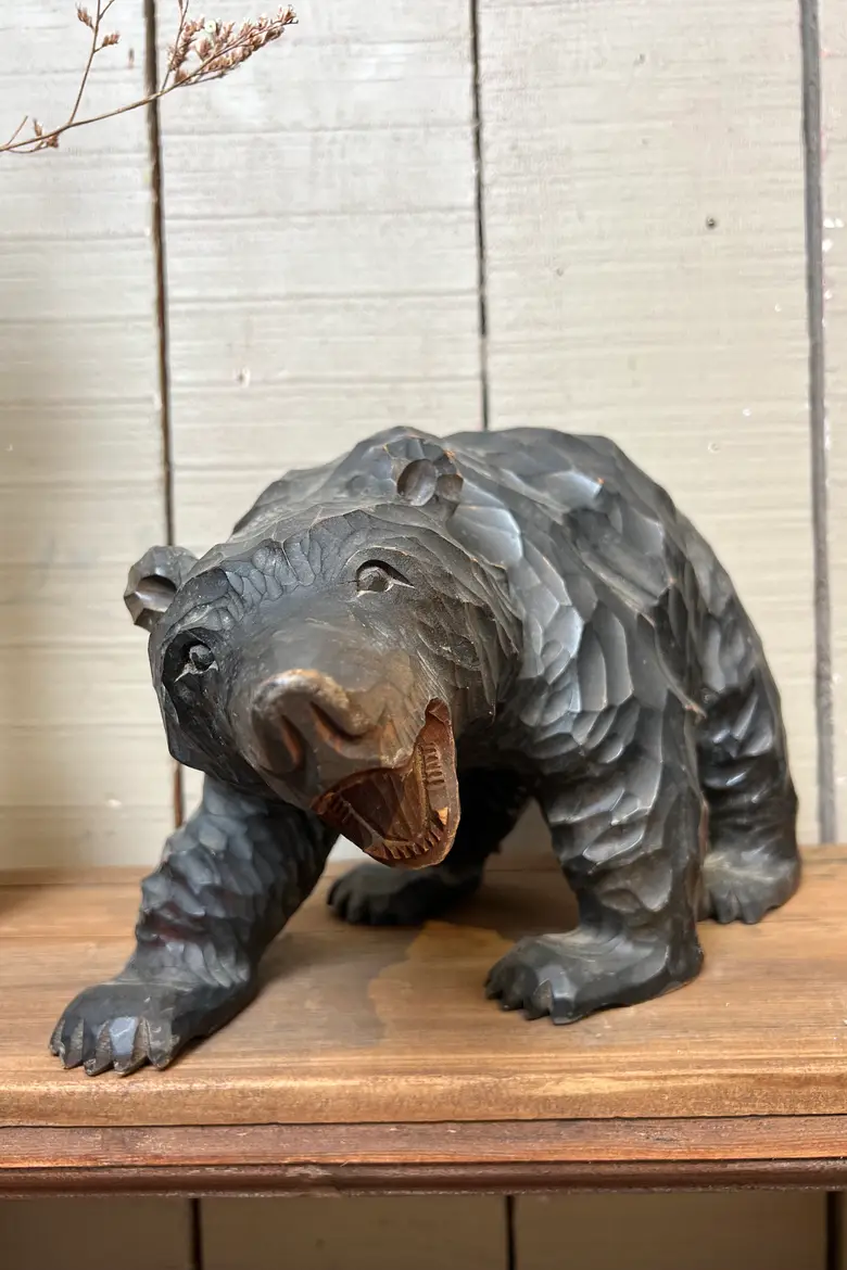Ours japonais en bois sculpté