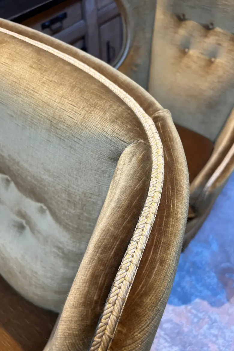 Paire de fauteuils à oreilles 1950