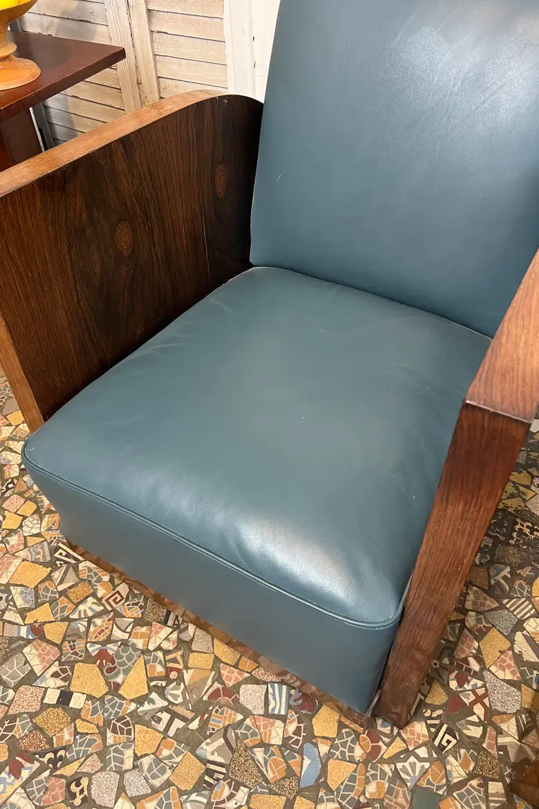 Paire de fauteuils Art Déco en cuir bleu