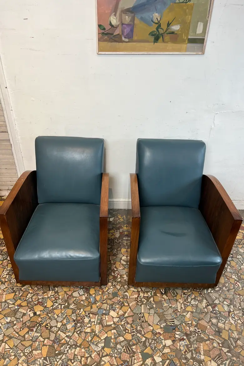 Paire de fauteuils Art Déco en cuir bleu