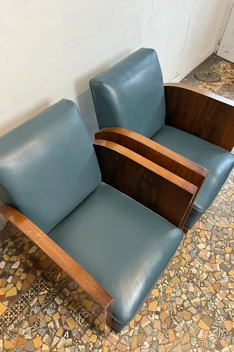 Paire de fauteuils Art Déco en cuir bleu