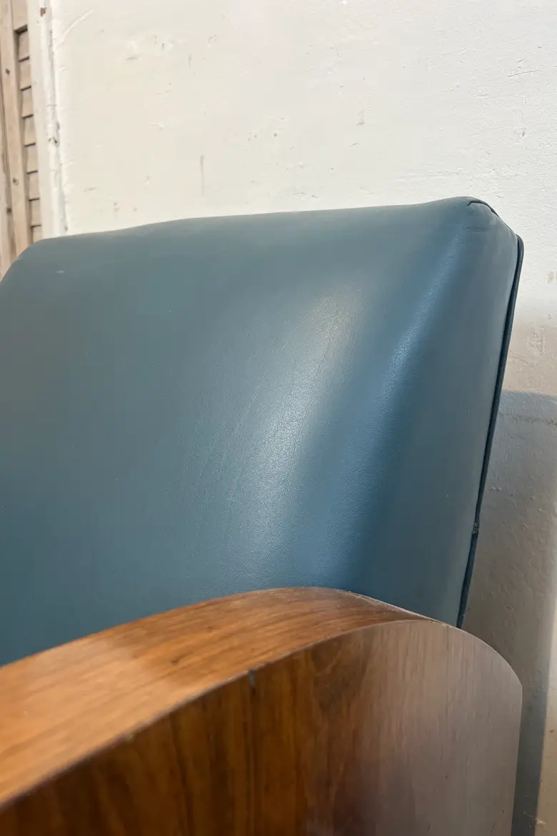 Paire de fauteuils Art Déco en cuir bleu