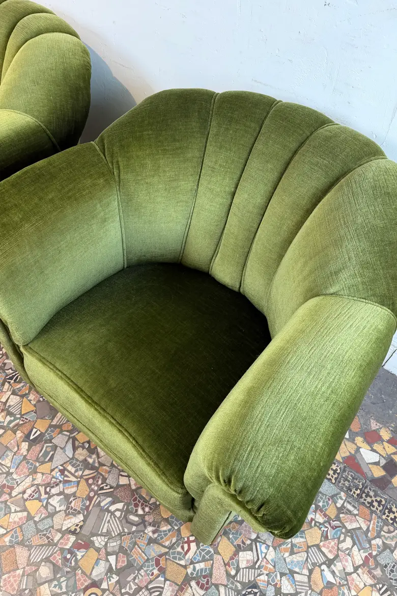 Paire de fauteuils Art Déco en velours vert