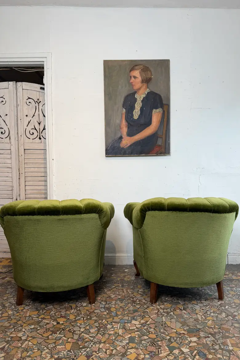 Paire de fauteuils Art Déco en velours vert