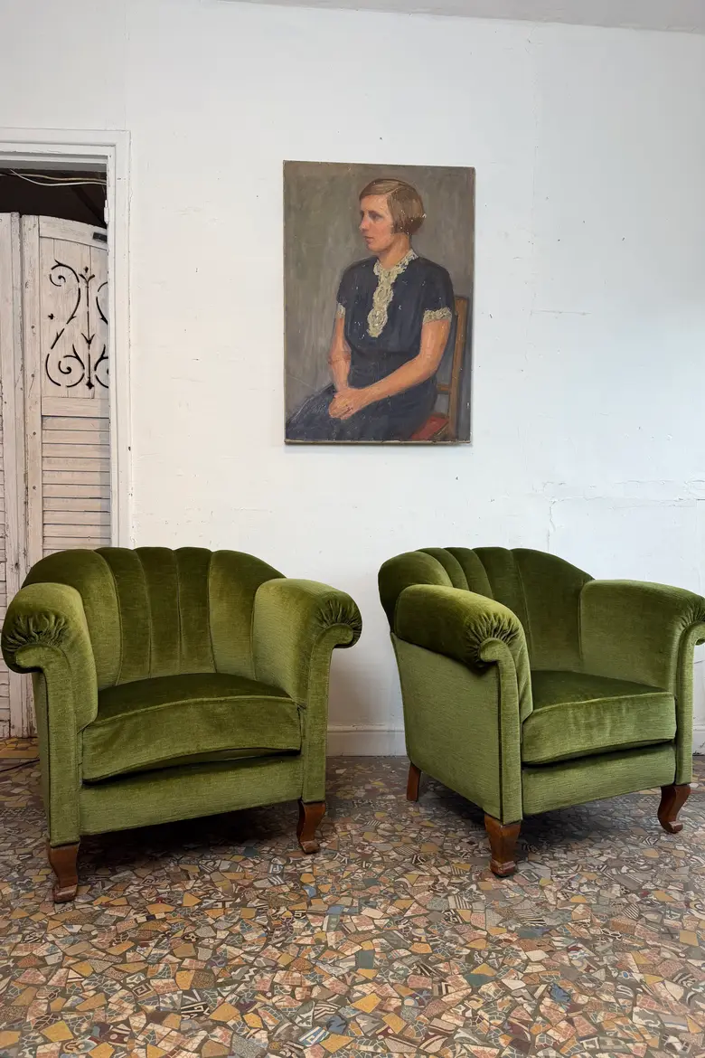 Paire de fauteuils Art Déco en velours vert