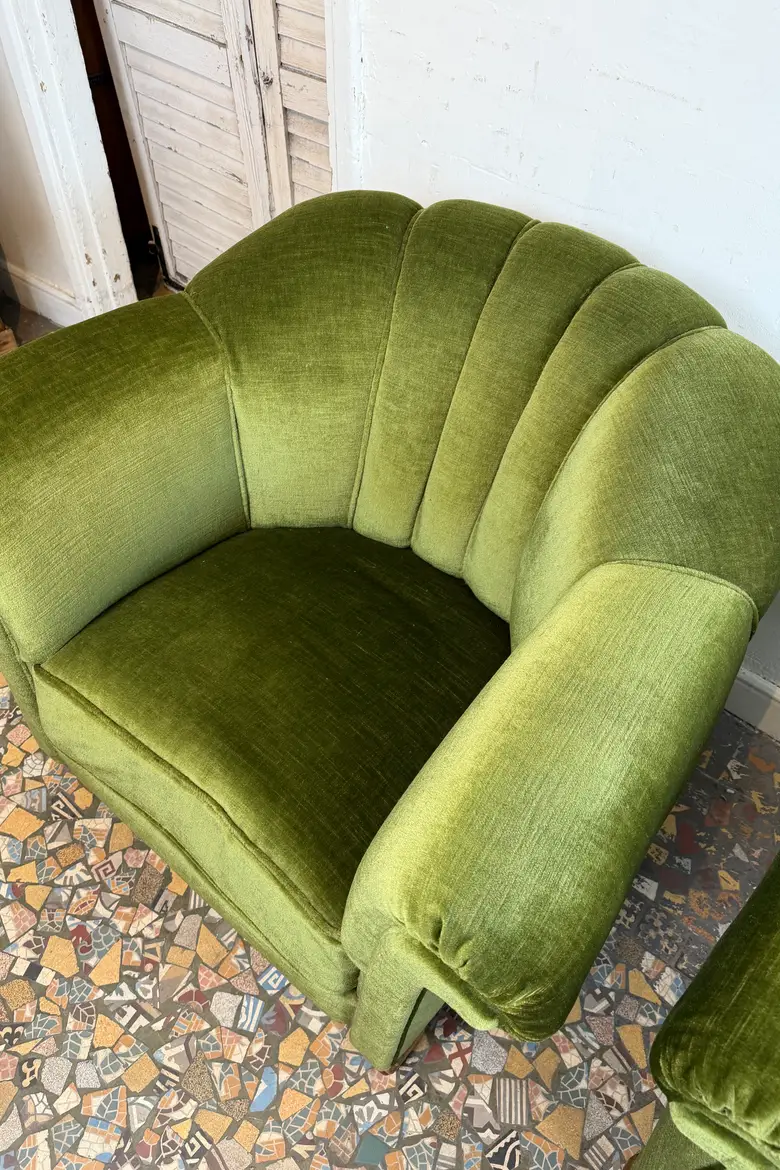 Paire de fauteuils Art Déco en velours vert