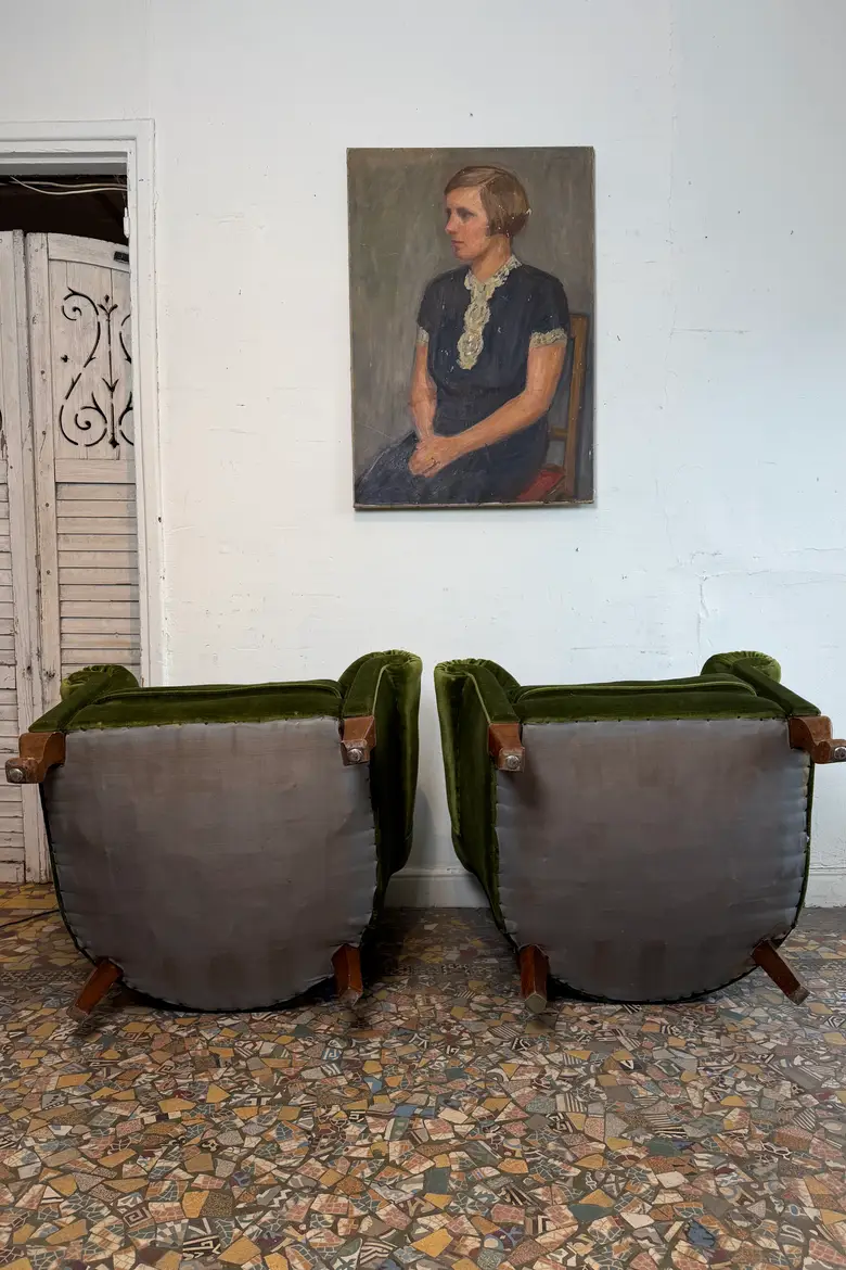 Paire de fauteuils Art Déco en velours vert