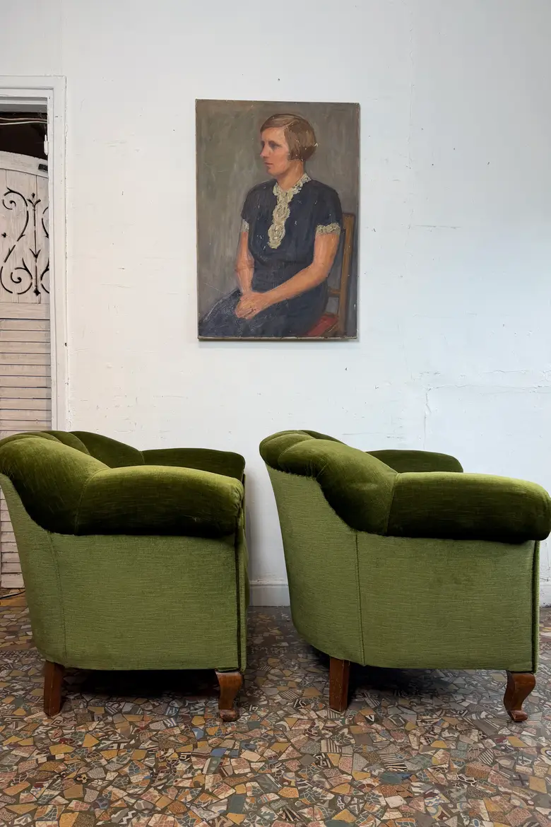 Paire de fauteuils Art Déco en velours vert