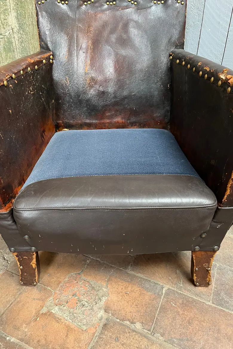 Paire de fauteuils club en cuir Début XXème