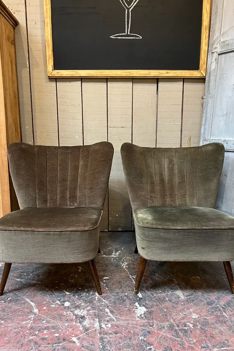 Paire de fauteuils cocktails en velours vert Années 50