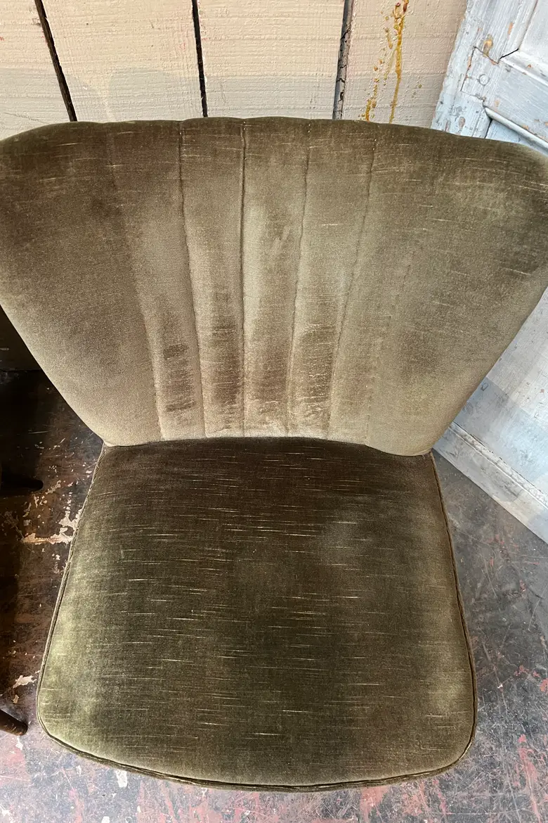 Paire de fauteuils cocktails en velours vert Années 50
