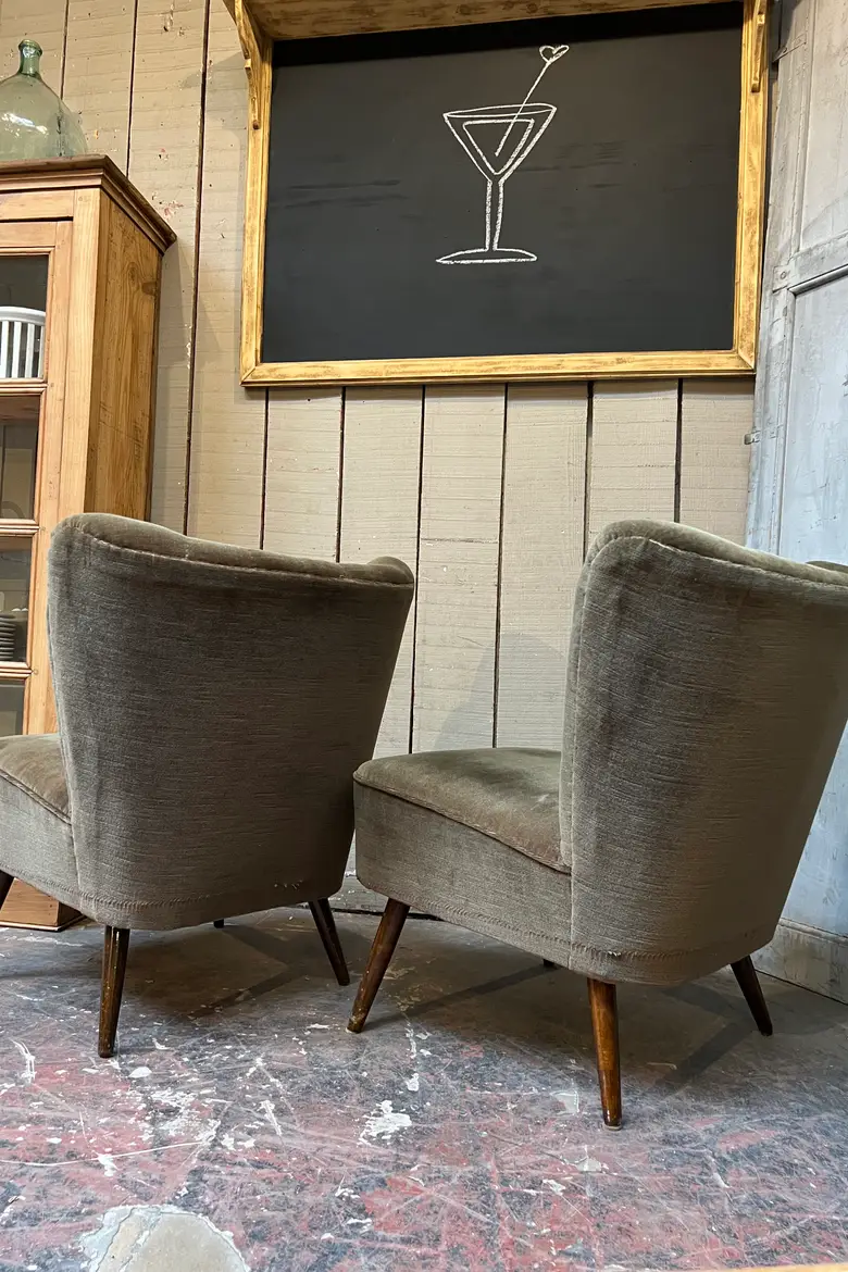 Paire de fauteuils cocktails en velours vert Années 50