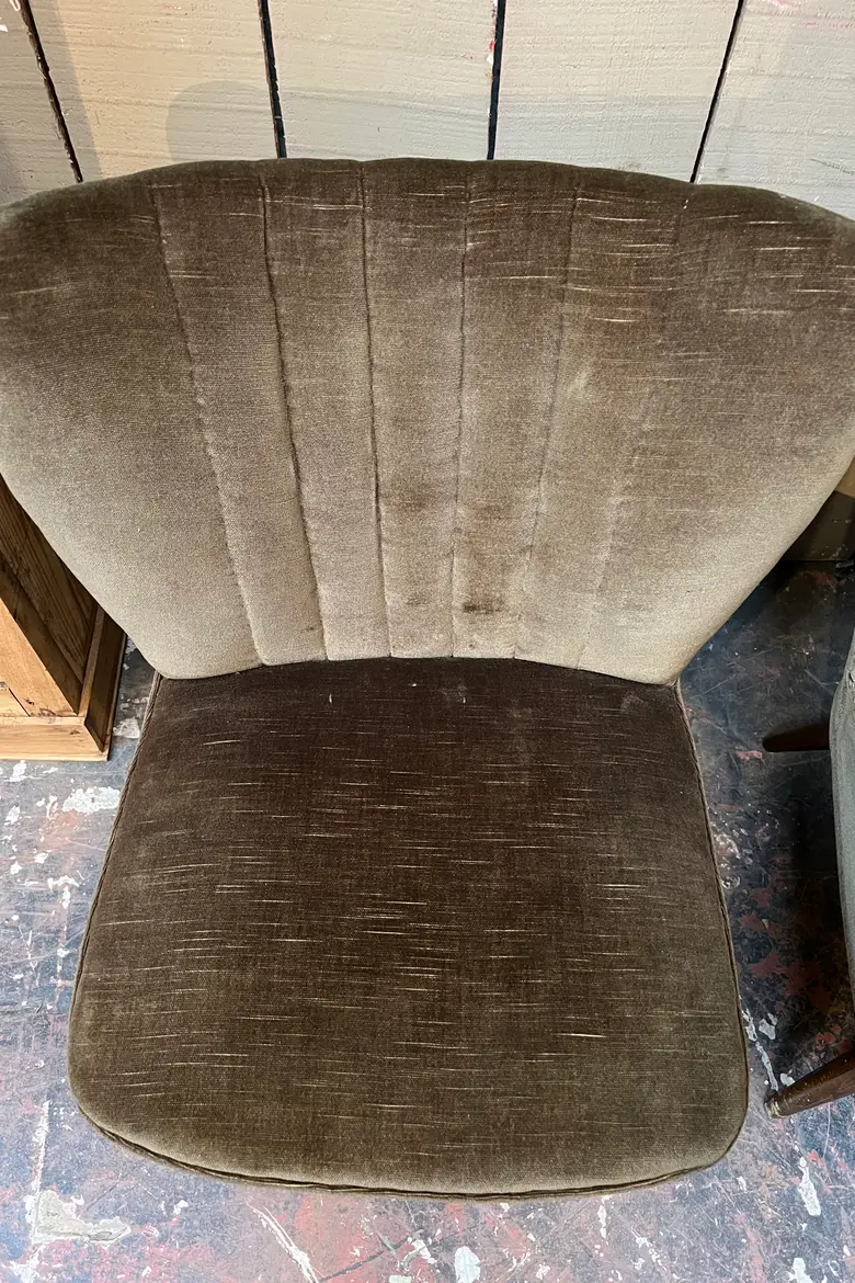 Paire de fauteuils cocktails en velours vert Années 50