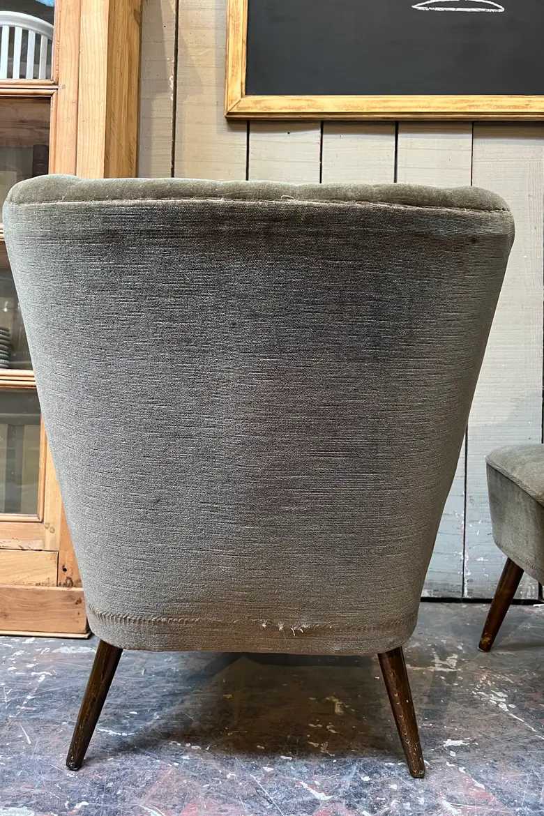 Paire de fauteuils cocktails en velours vert Années 50
