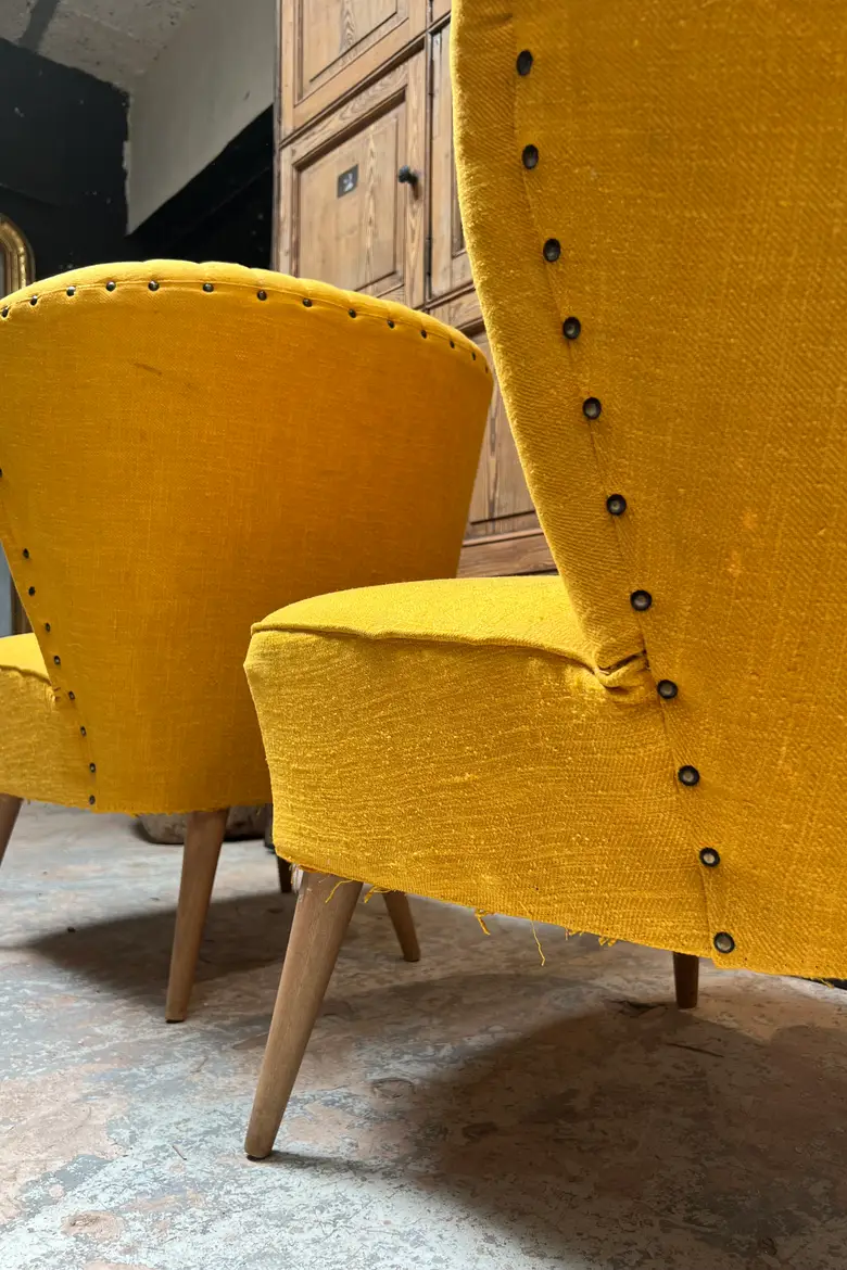 Paire de fauteuils cocktails jaunes 1950