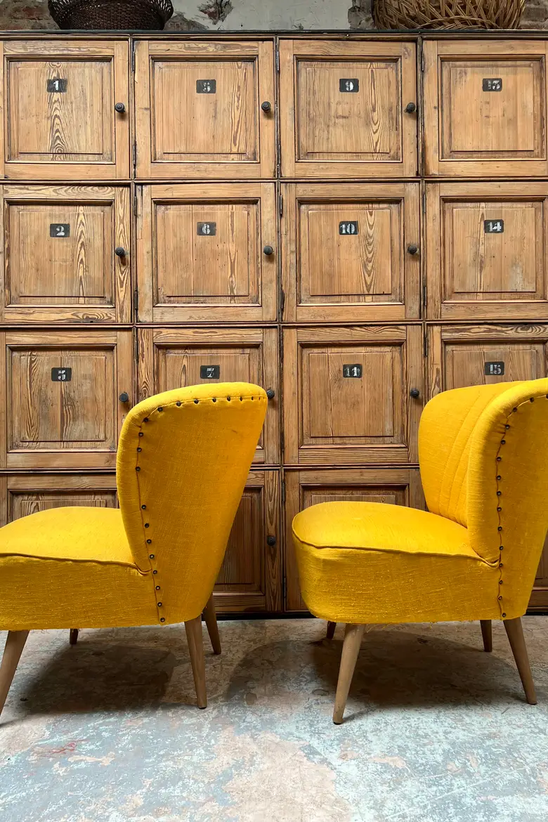 Paire de fauteuils cocktails jaunes 1950