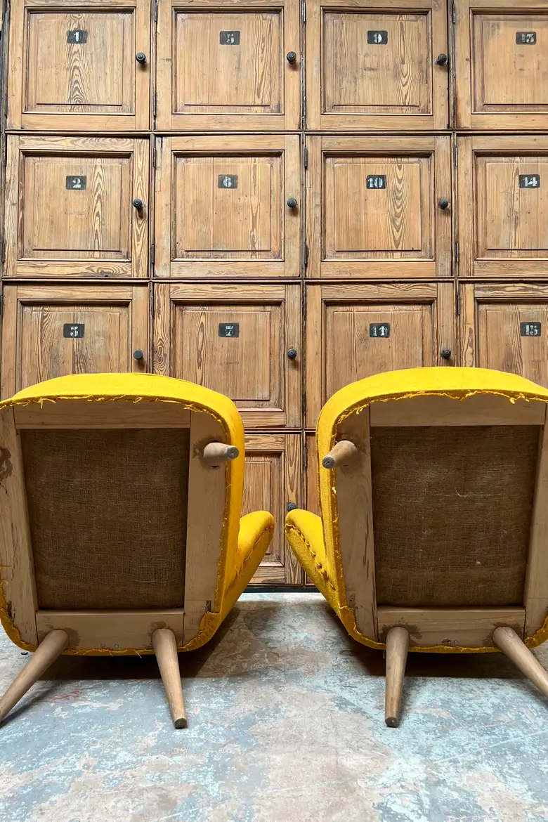 Paire de fauteuils cocktails jaunes 1950