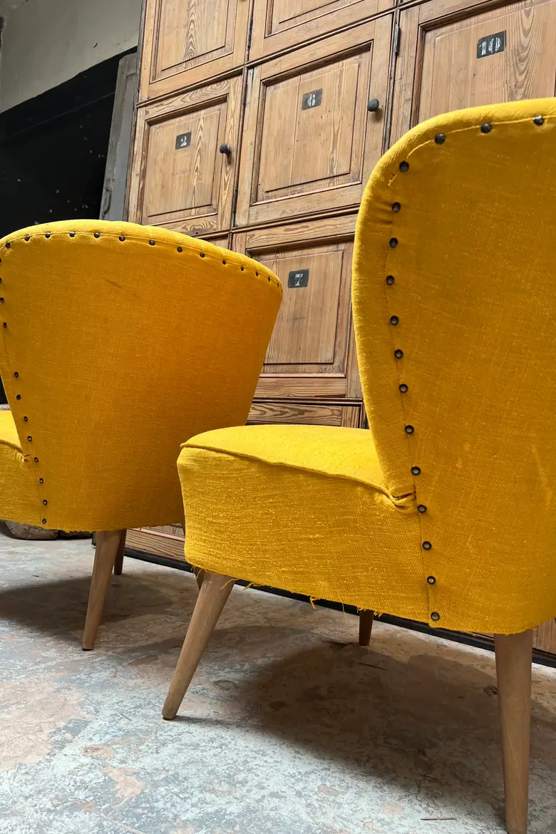 Paire de fauteuils cocktails jaunes 1950