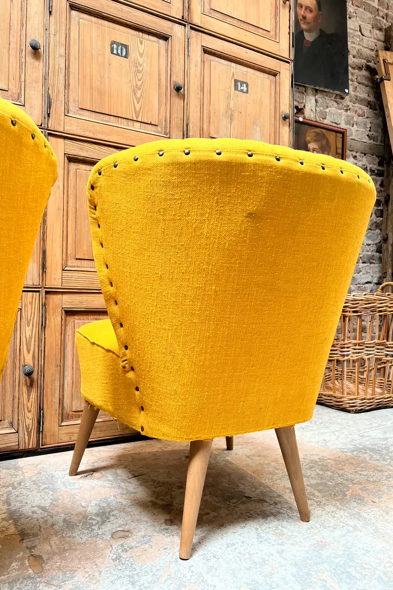 Paire de fauteuils cocktails jaunes 1950