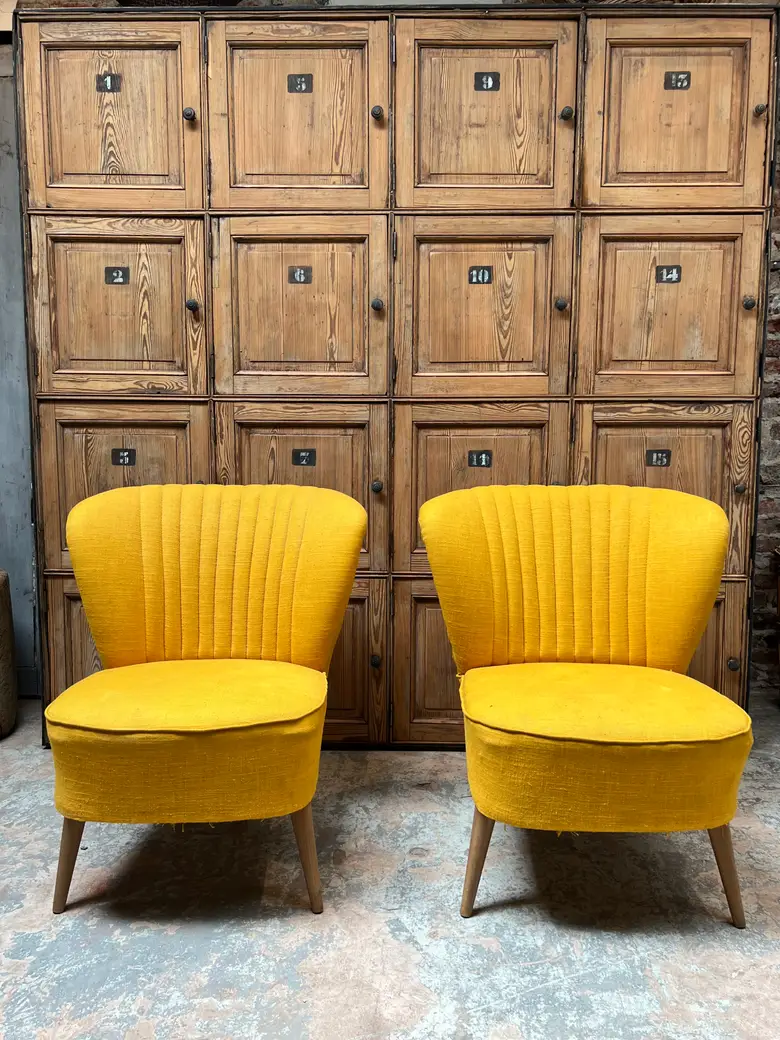 Paire de fauteuils cocktails jaunes 1950