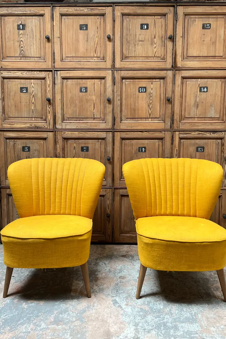 Paire de fauteuils cocktails jaunes 1950