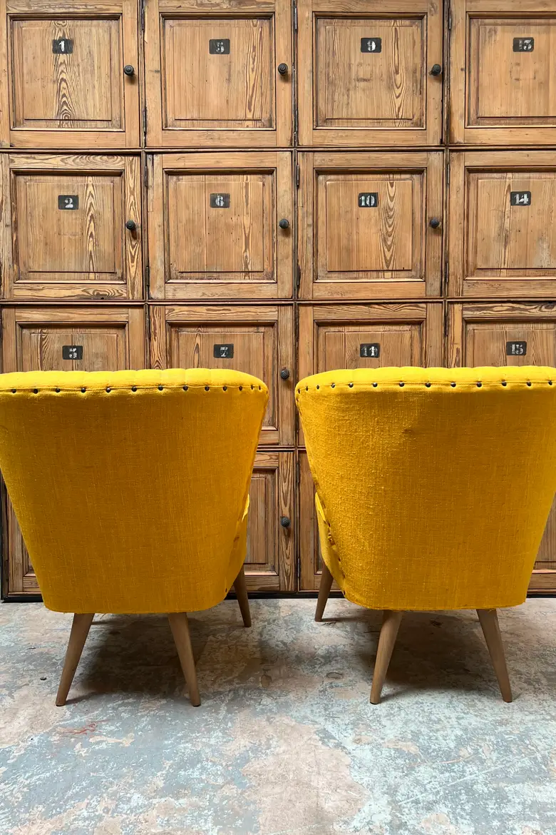 Paire de fauteuils cocktails jaunes 1950