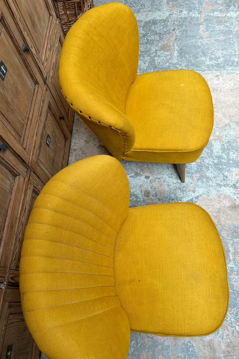Paire de fauteuils cocktails jaunes 1950