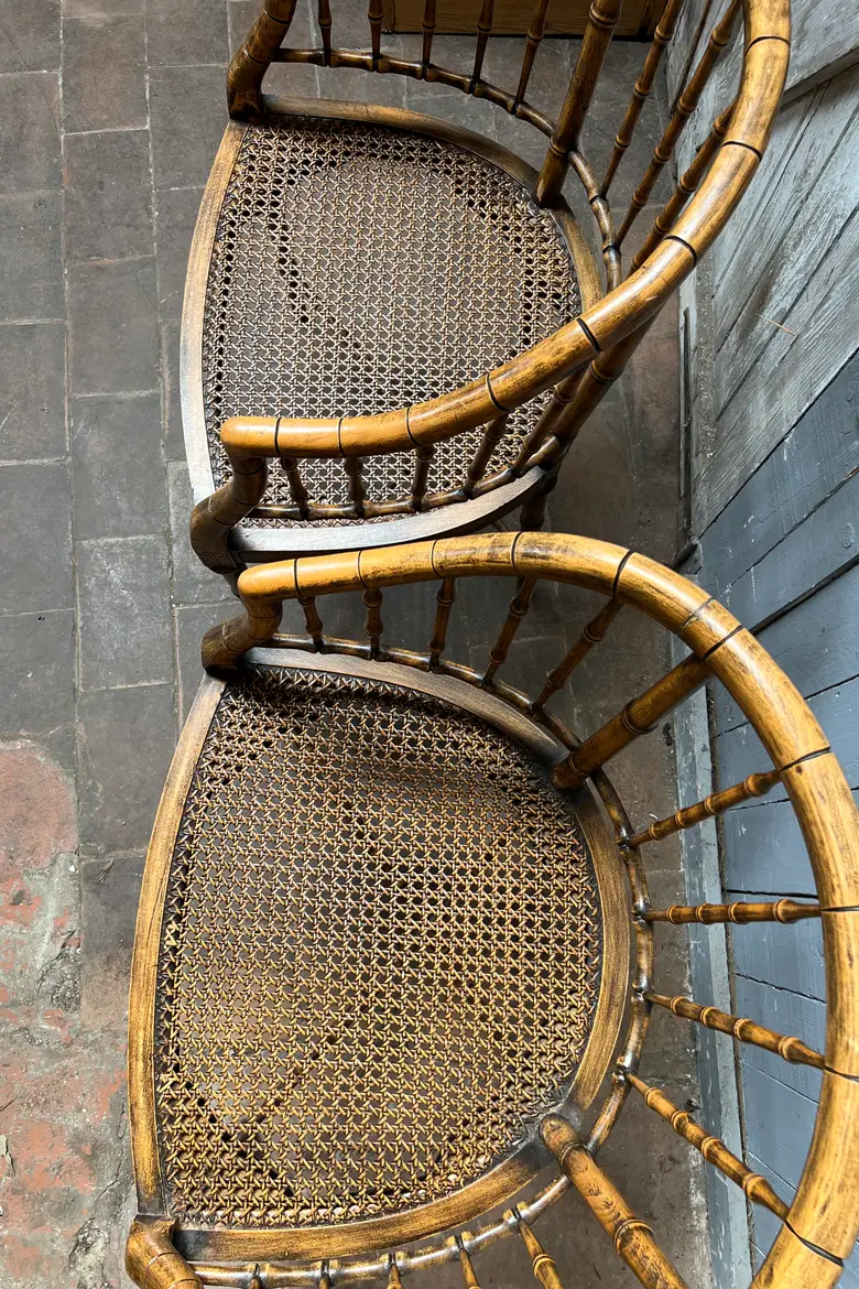 Paire de fauteuils en faux bambou de style régence 1970