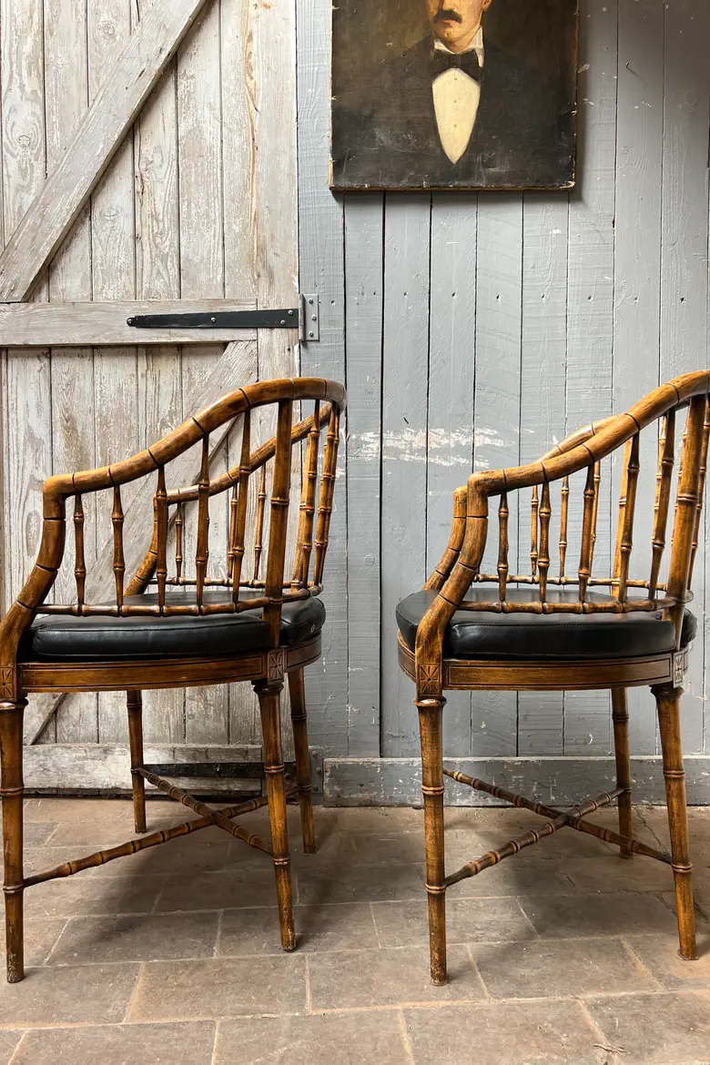 Paire de fauteuils en faux bambou de style régence 1970