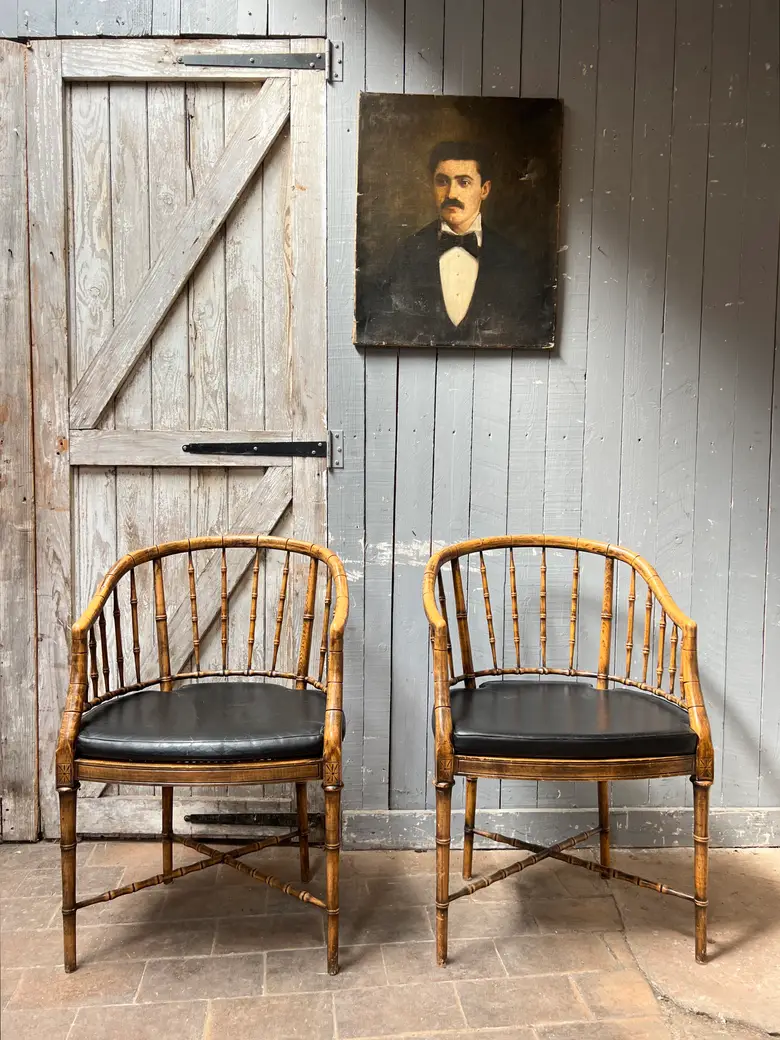 Paire de fauteuils en faux bambou de style régence 1970
