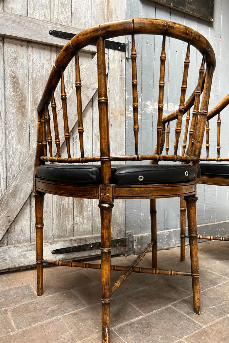 Paire de fauteuils en faux bambou de style régence 1970