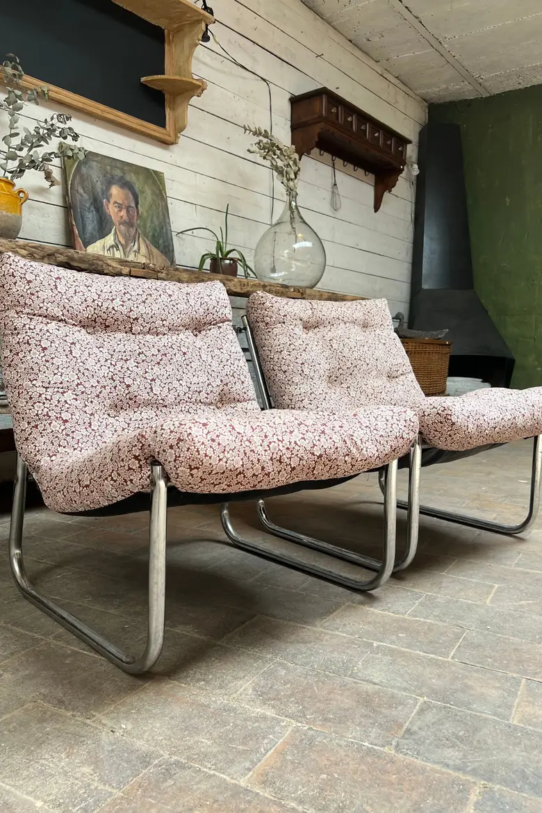 Paire de fauteuils fleuris Années 70