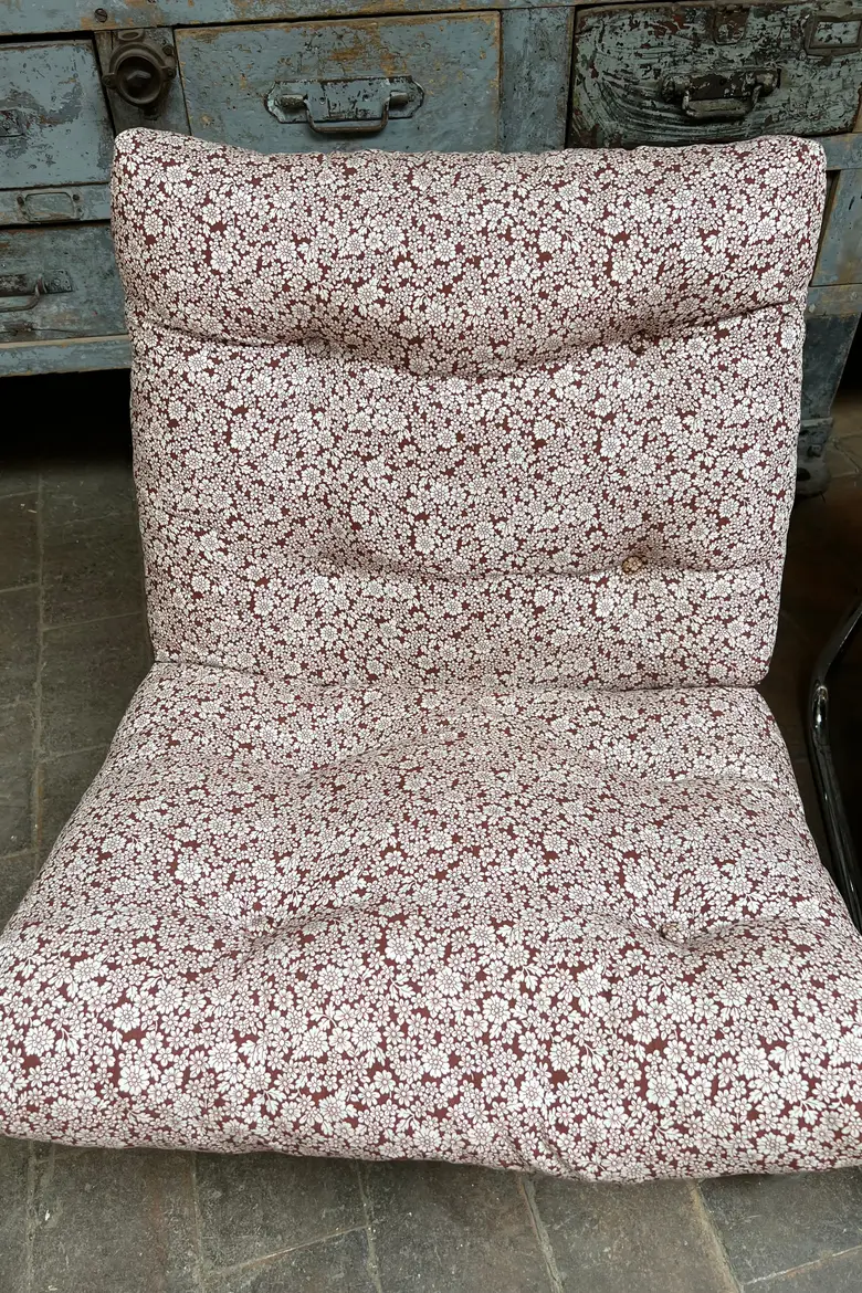 Paire de fauteuils fleuris Années 70
