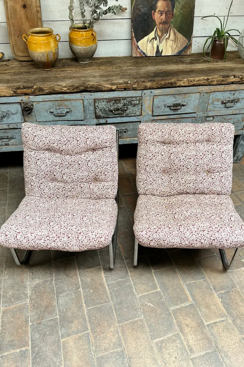 Paire de fauteuils fleuris Années 70