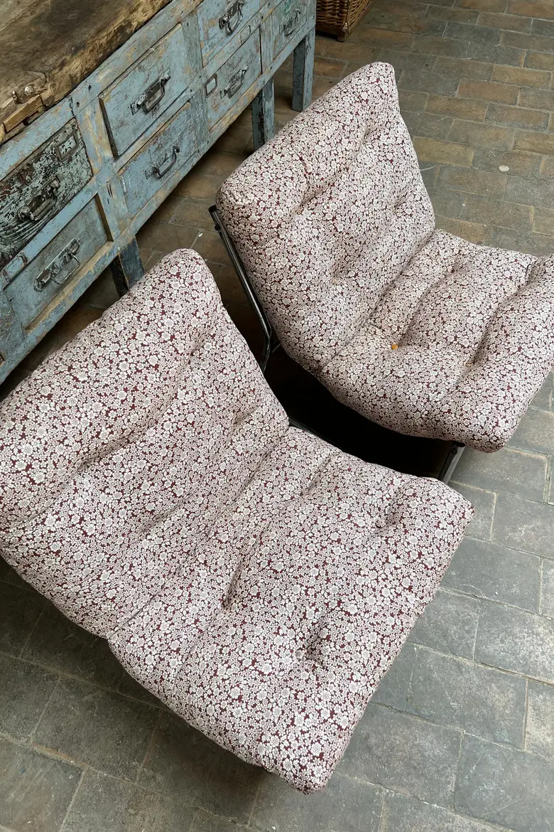 Paire de fauteuils fleuris Années 70