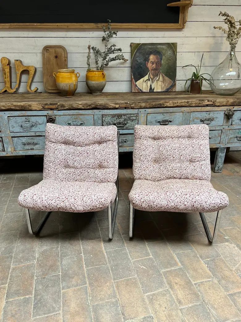 Paire de fauteuils fleuris Années 70