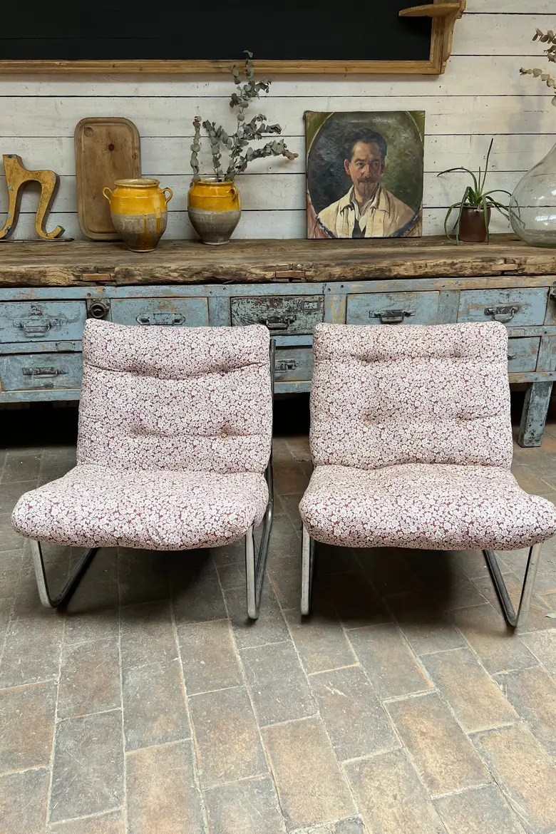 Paire de fauteuils fleuris Années 70
