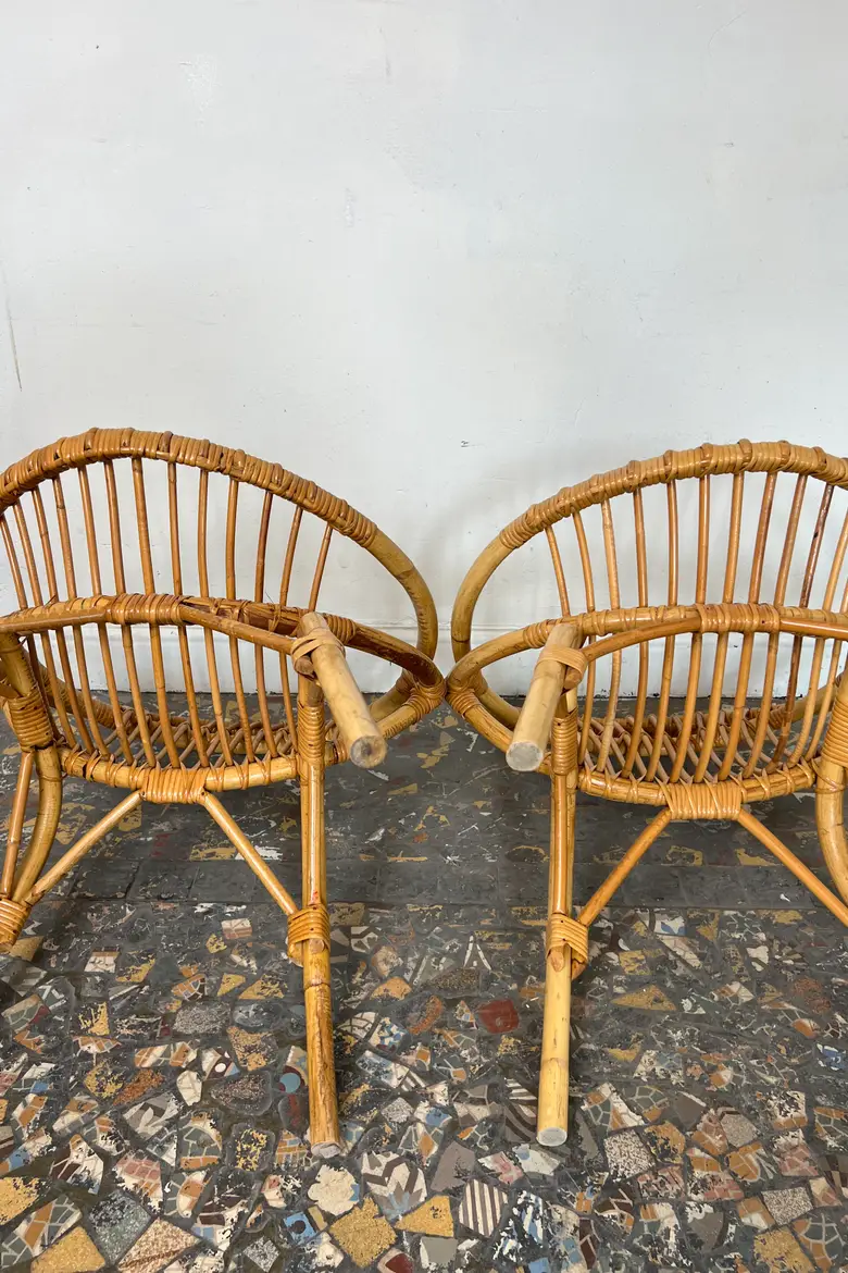 Paire de fauteuils ronds en rotin