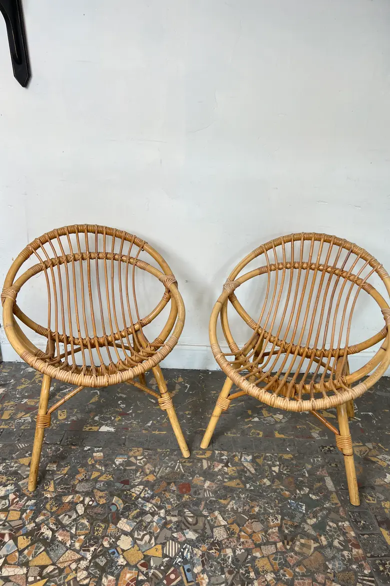 Paire de fauteuils ronds en rotin