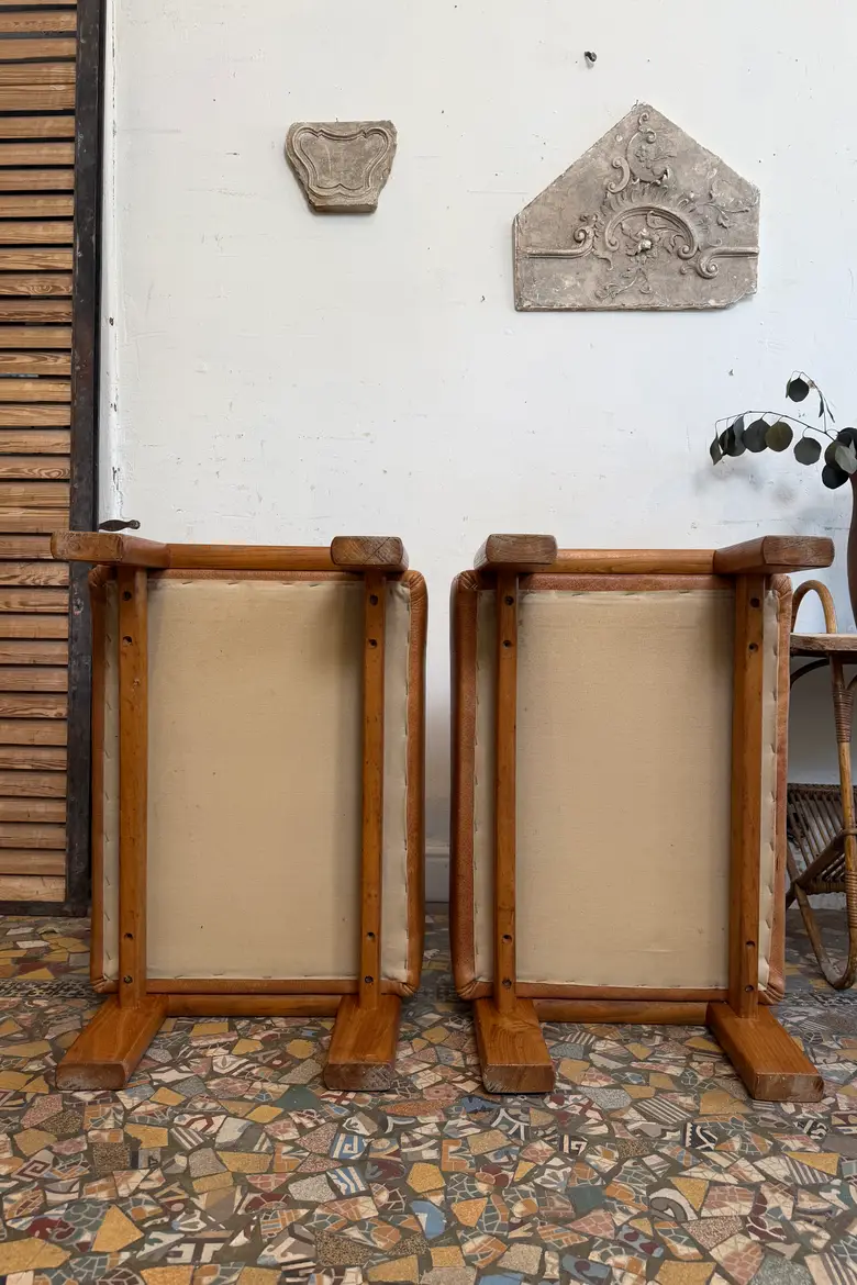 Paire de poufs en cuir – années 80 — Paire de poufs en cuir – années 80
