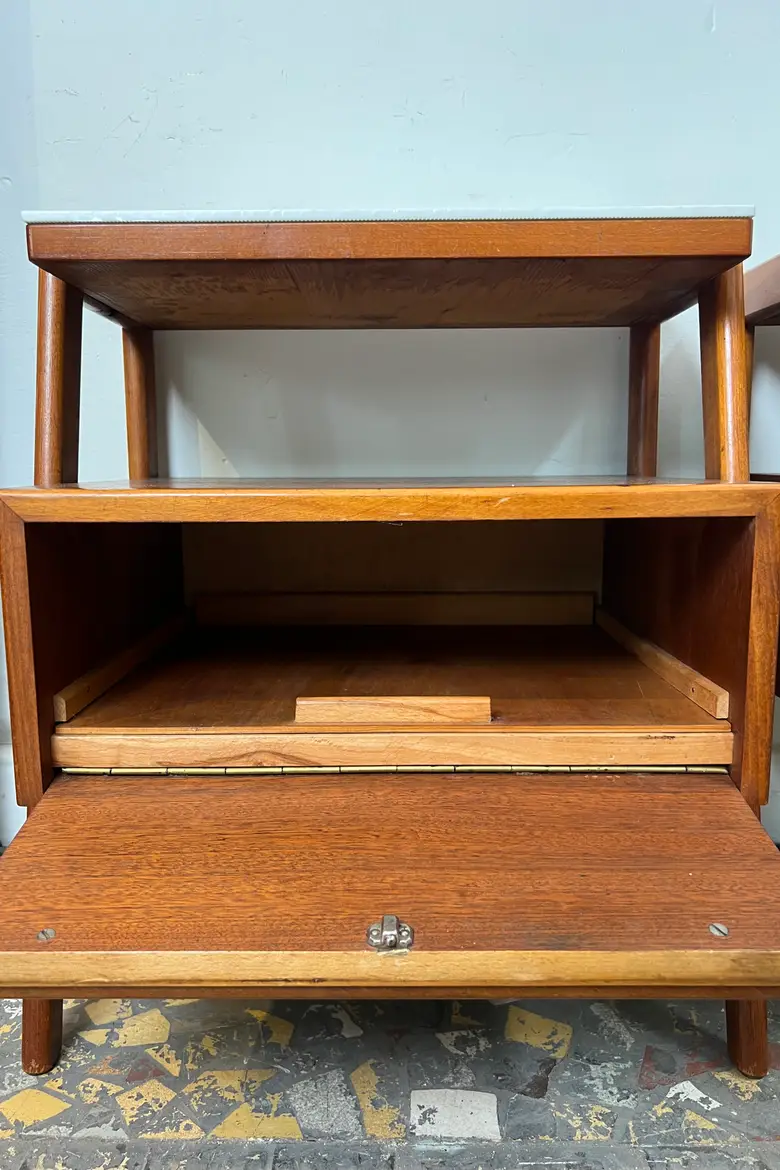 Paire de tables de chevets vintage