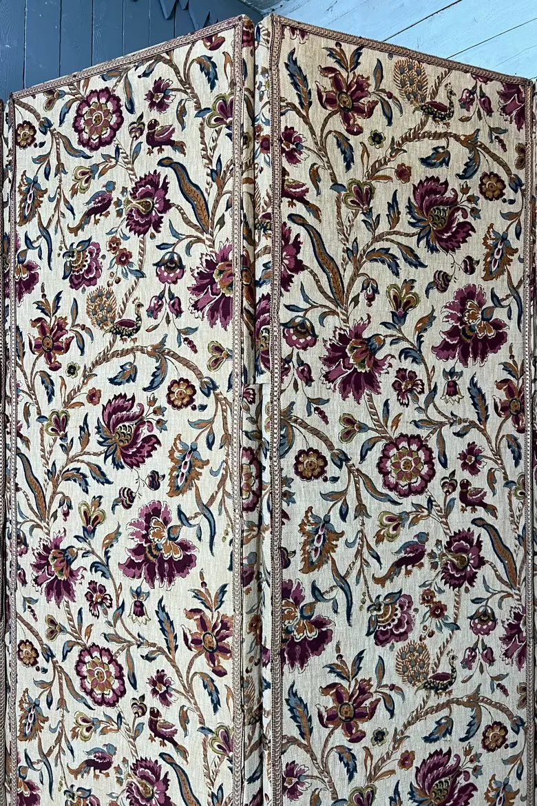 Paravent au décor floral