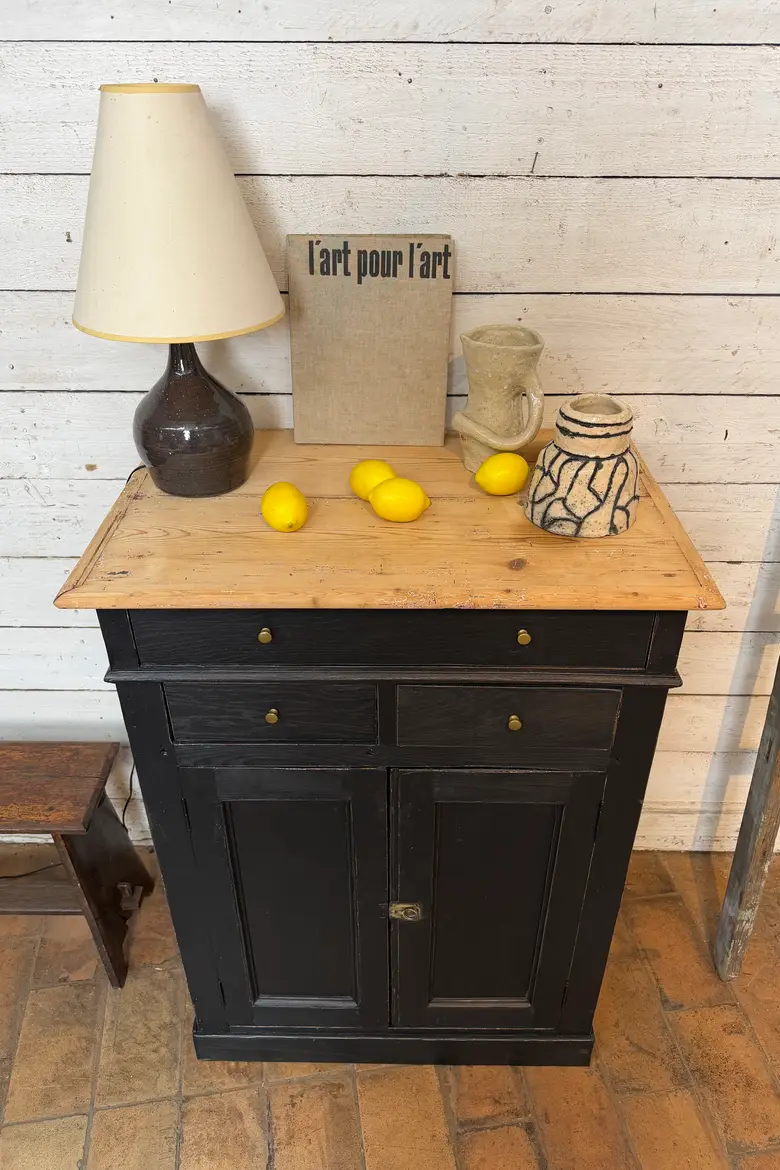 Petit buffet ancien peint en noir