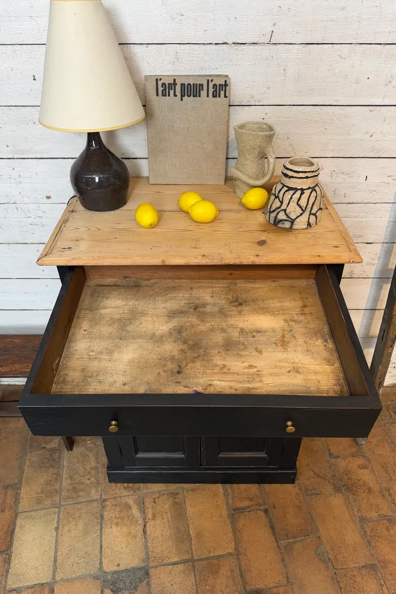Petit buffet ancien peint en noir