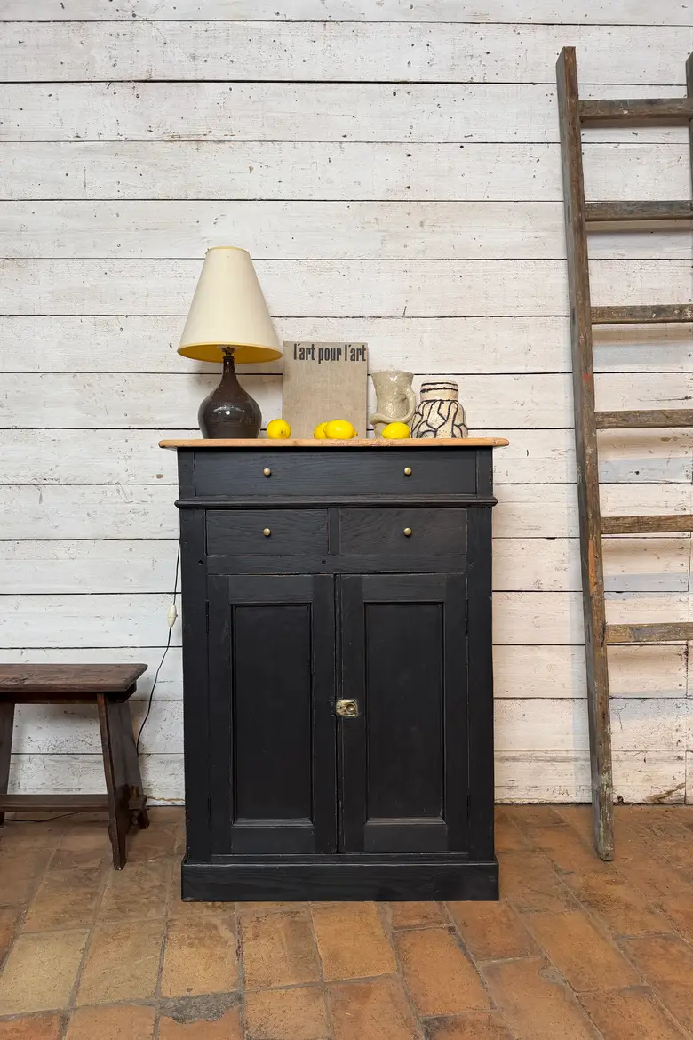 Petit buffet ancien peint en noir